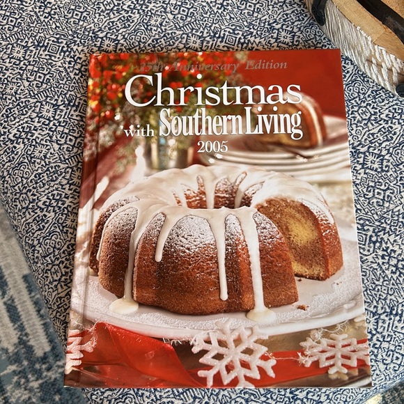25th Anniversary Edition Christmas with Southern Living 2005 - Picture 2 of 6